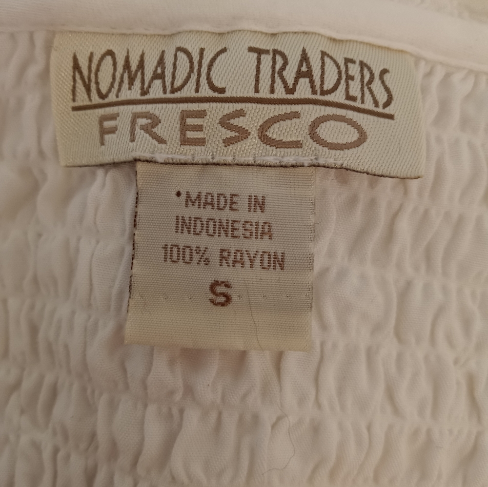 Nomadic Traders Fresco V Neck Button Up Size S - image 4